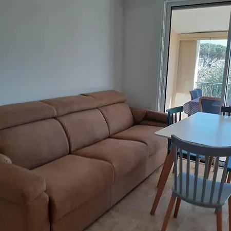 Port T2 50 M A Pieds * Grimaud