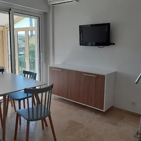 Port T2 50 M A Pieds * Grimaud